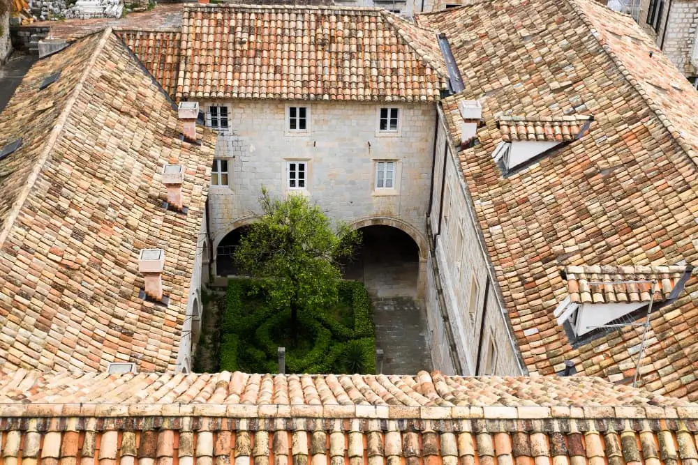 Vue D'angle Élevé De L'ancien Bâtiment